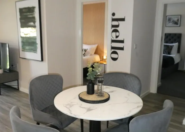 2 Bed 2 Bath Apartment Close To City Ctre Sleeps 5 -Free Parking